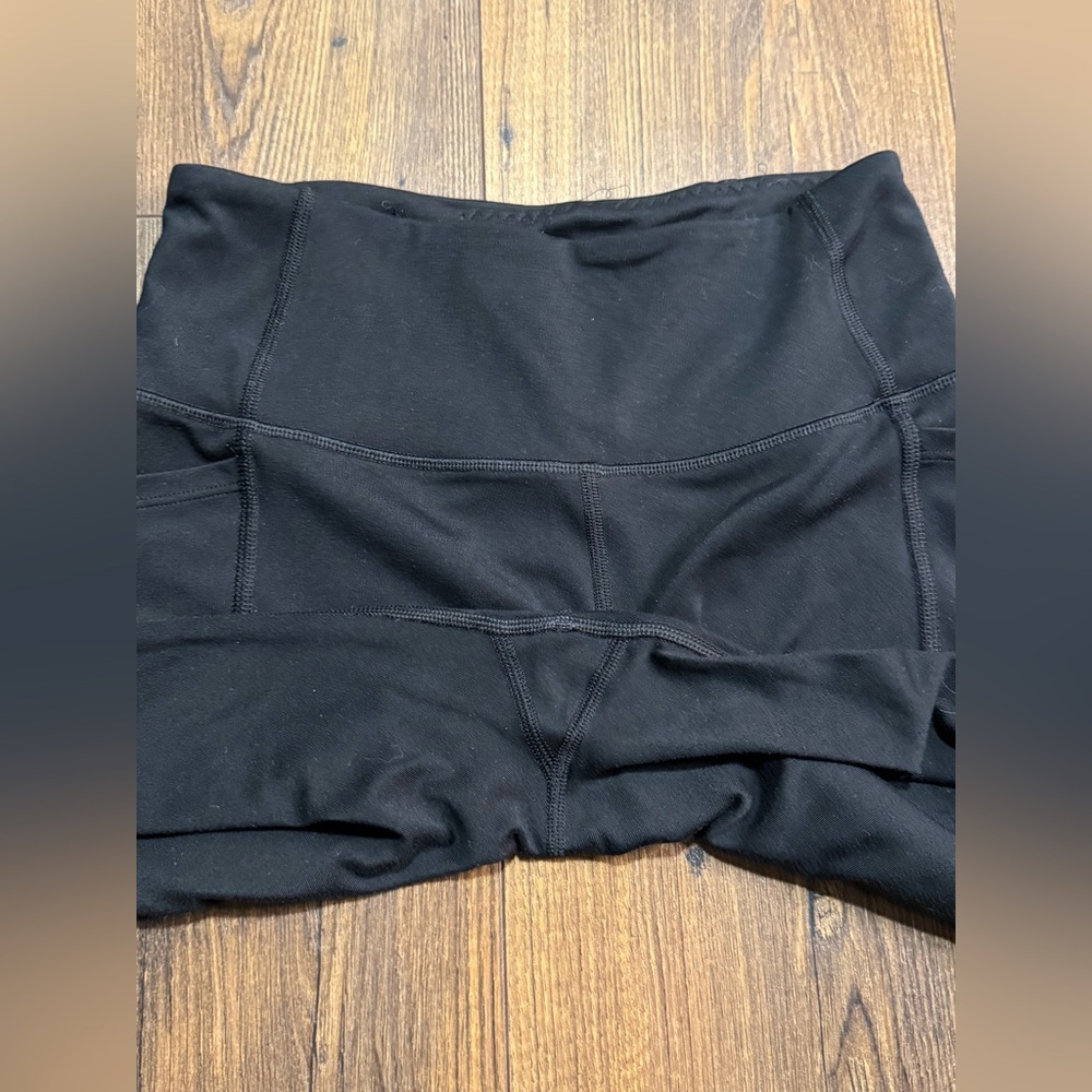 Victoria's Secret Black Activewear Leggings Size 4 Pockets High Rise Gold V Logo - Picture 3 of 8